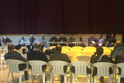 La asamblea se celebró ayer en la sede de los regantes en Algerri.