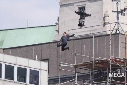 Tom Cruise resulta herido durante una escena acrobática de 
