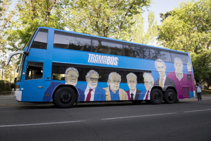 Imatge de l’anomenat ‘tramabús’ de Podem recorrent Madrid.