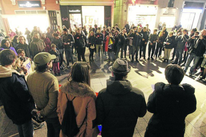 Imagen de archivo de una concentración en la plaza Paeria contra la homofobia.
