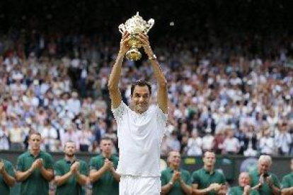 Federer reina en Wimbledon por octava vez