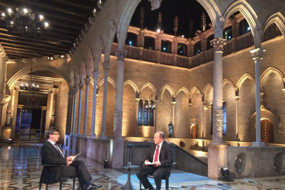 Imagen de la entrevista de ayer al presidente, Carles Puigdemont. 