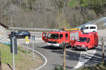Estat en el qual va quedar la moto de les víctimes mortals després de la col·lisió d’ahir a la Vall de Boí.