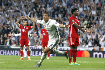 Cristiano Ronaldo celebra el segundo gol del equipo madridista que no debía haber subido al marcador por fuera de juego del luso.