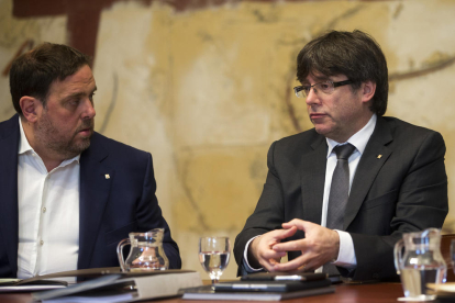 Junqueras i Puigdemont durant un reunió del Govern.