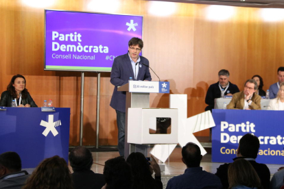 Un moment de la intervenció de Carles Puigdemont al consell nacional del PDeCAT d’ahir.
