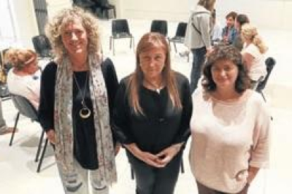 Clara Foix, Rosa Jové i Pilar Ribes, tres de les psicòlogues voluntàries.