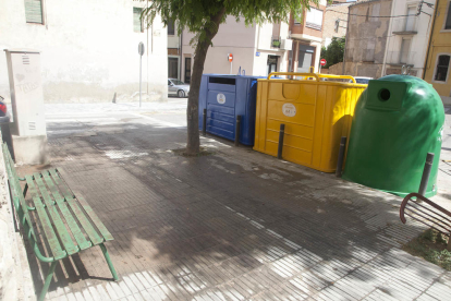 Los contenedores en la plaza Urgell de Tàrrega.