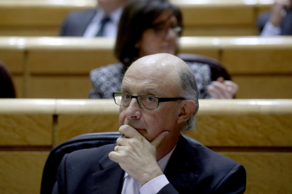 El ministre d'Hisenda, Cristóbal Montoro, durant un ple del Senat.