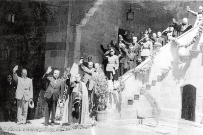 Años 30  ■  Fachada del edificio, en la plaza de la Catedral, que ya había cerrado sus puertas como hospital tras el estreno del nuevo Hospital de Santa Maria en la carretera de Huesca.