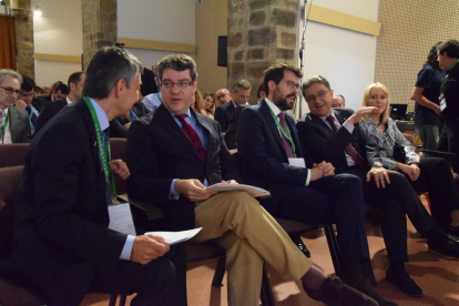 Neuus Munté, con los presidentes de la Trobada y la Diputación y los alcaldes de Lleida y La Seu.