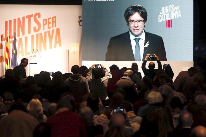 El president cesat i líder de Juntsxcat, Carles Puigdemont, en un dels actes de campanya.