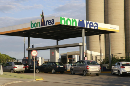 Imagen tomada ayer de una de las gasolineras Bonàrea de Lleida.