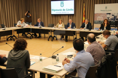 La reunió a la Diputació de Lleida per informar dels fons Feder.