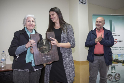 La escritora Rosa Fabregat recibió el sábado en Sant Ramon el premio Sikarra de la Segarra.