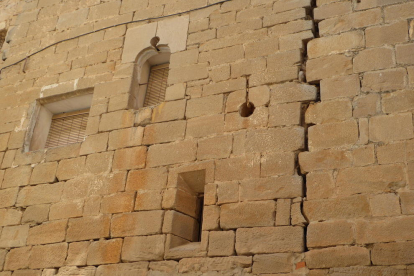 Finestres de l'antic castell d'Alcanó, a la comarca del Segrià.