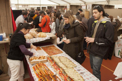 Una demostración culinaria en el mercado De Prop.
