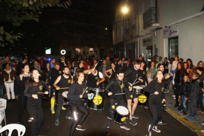 Bellpuig - Les Jornades Internacionals Folklòriques de Catalunya van omplir de públic dijous a la nit el pavelló poliesportiu. Ahir va ser el torn del Cercatasques, a la foto.