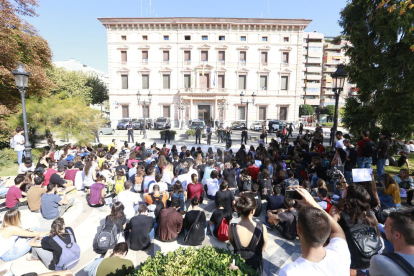 La protesta d'estudiants per demanar la llibertat dels líders d'Òmnium i l'ANC.