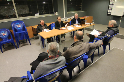 Un momento de la Junta de Accionistas del Lleida Bàsquet SAD, que se celebró ayer en el Barris Nord.