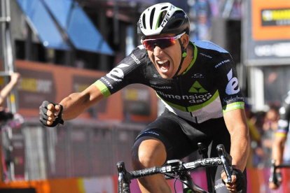 Omar Fraile celebra la victòria d’etapa a Bagno di Romagna.
