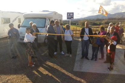 Momento de la inauguración del parking de las autocaravanas en Artesa de Segre. 