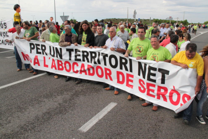 Imagen de archivo de una de las protestas contra el depósito de residuos industriales de Seròs.