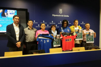 La Supercopa es va presentar ahir a la Diputació amb l’assistència de jugadores dels dos finalistes.