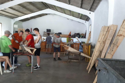 El taller para la elaboración de “falles” en Vilaller.