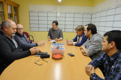 Imagen de la reunión que mantuvieron ayer Unió de Pagesos y el PSC de Lleida.