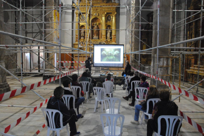 Imatge de la conferència que va tenir lloc ahir a l’interior de l’església del Palau d’Anglesola.
