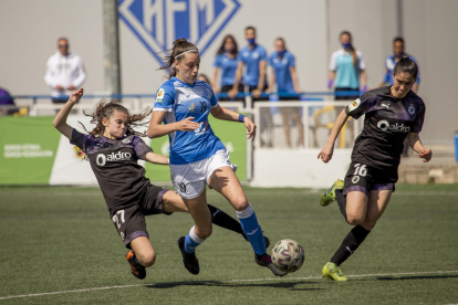 Alexia celebra el gol just després de batre Emily.
