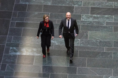El presidente del Partido Socialdemócrata (SPD), Martin Schulz, llega a la reunión con Angela Merkel.