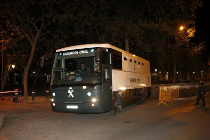 Imagen del furgón de la Guardia Civil trasladando a Ignacio González a la prisión de Soto del Real.