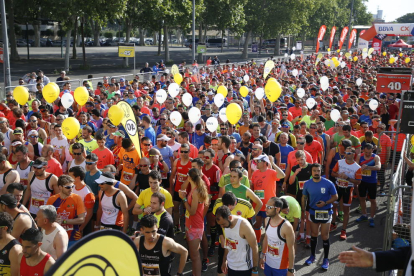 El punto de salida y la línea de meta para los 2.400 corredores estuvo ubicada delante del Pabellon 3 de los Camps Elisis de Lleida. 