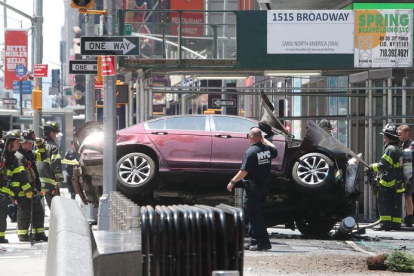 Imatge del vehicle sinistrat en ple Times Square de Nova York.