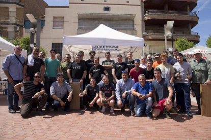 La Associació de Mestresses de Casa de Alfarràs organizó una demostración de cocina de canapés con trucha.