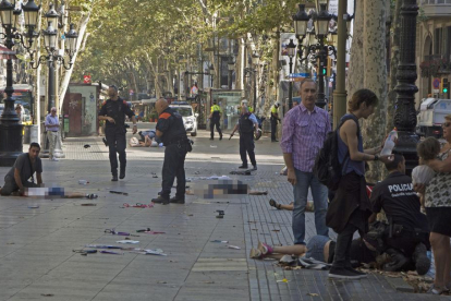 Imagen de los atentados de Barcelona en Les Rambles, donde hubo quince fallecidos.