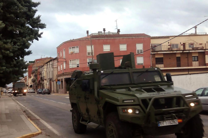 El convoy militar circulando por La Fuliola.