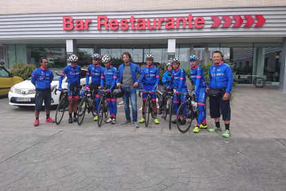 Sergi Escobar, amb l’equip Sapura Cycling de Malàisia, en una imatge recent a Lleida.