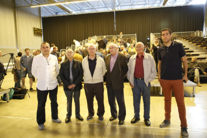 Els sis futbolistes històrics del Borges que van participar ahir en el col·loqui del centenari.