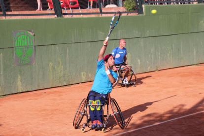 A la imatge, la parella Siscar-Moreno, que es va adjudicar la victòria al torneig de dobles.