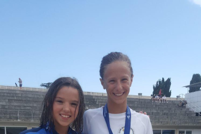 Emma Carrasco i Carla Carbonell, amb les dos medalles.