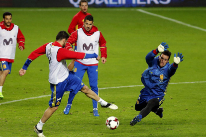 La selecció espanyola es va exercitar ahir a l’estadi d’El Molinón.