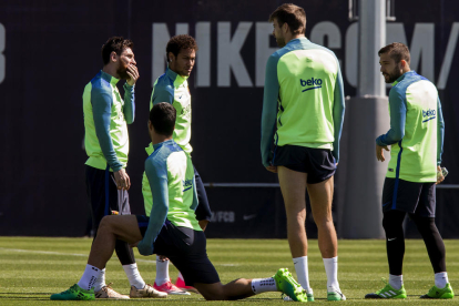 Messi, ahir a l’entrenament, amb Suárez, Neymar, Piqué i Jordi Alba.
