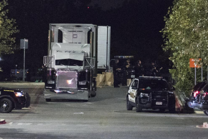 El camió on van trobar vuit immigrants morts.