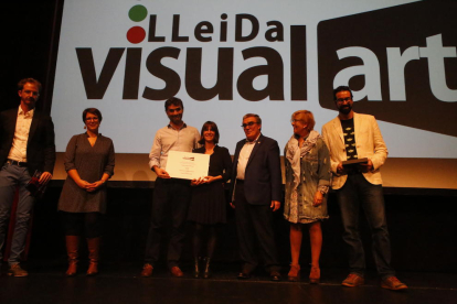 Xavier Puig i Bruna Cusí van recollir el premi Lleida Visual Art en la inauguració del Som Cinema.