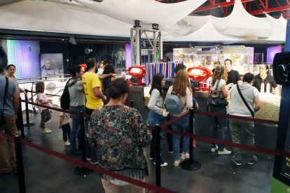 Colas en las salas JCA Alpicat el pasado lunes, en la primera jornada de la Fiesta del Cine.