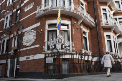 Façana de l’ambaixada de l’Equador a Londres.