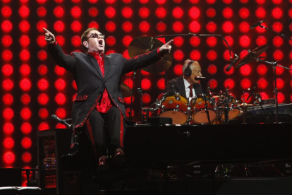 El cantante británico Elton John, durante uno de sus conciertos. 